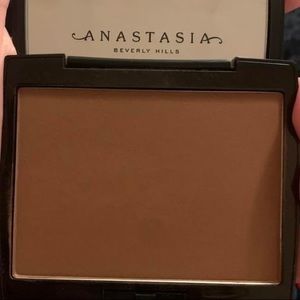 Anastasia Beverly Hills *new* bronzer in Rich Amber